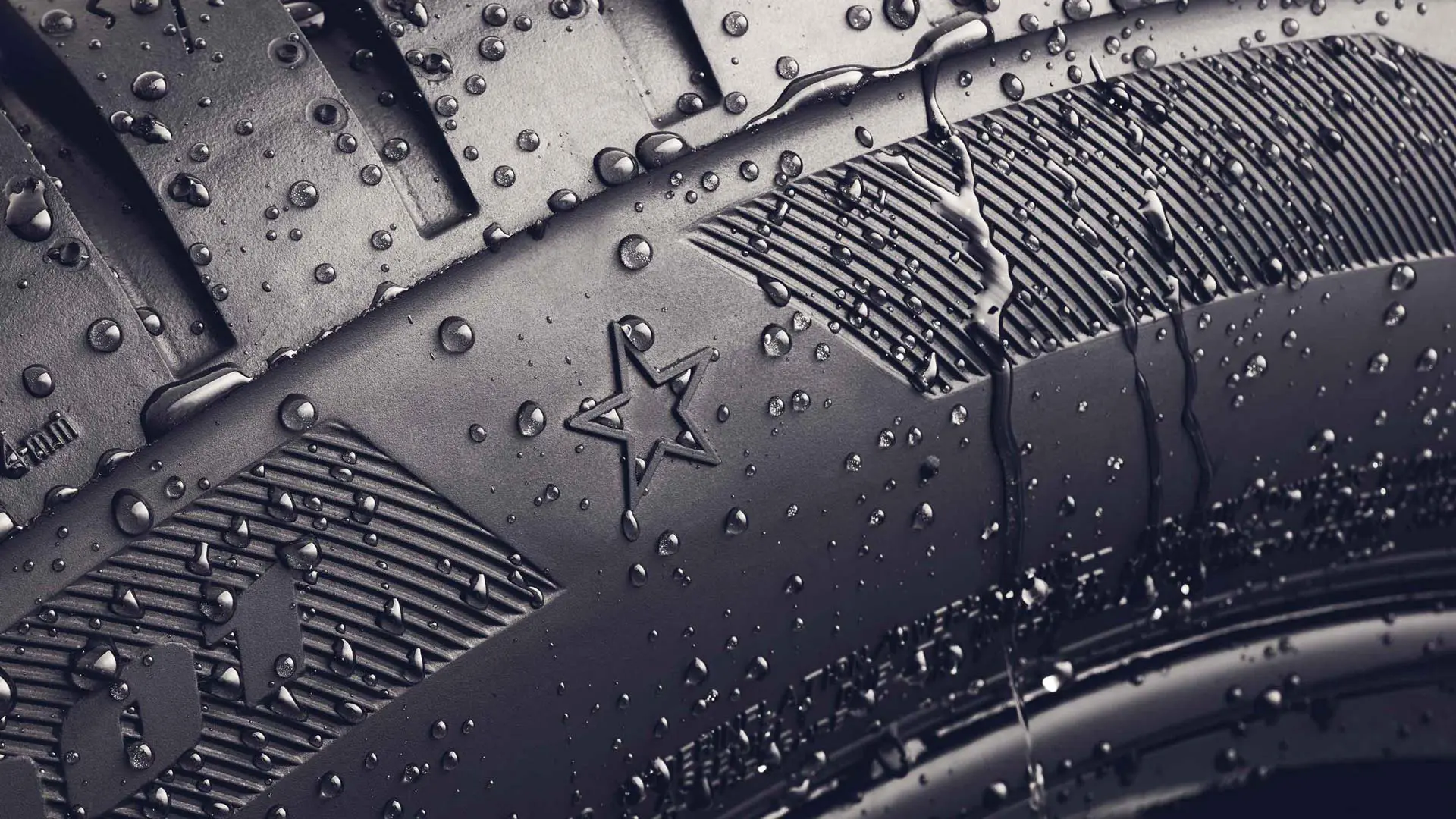 MINI-approved tyre marked with a star emblem on the sidewall.